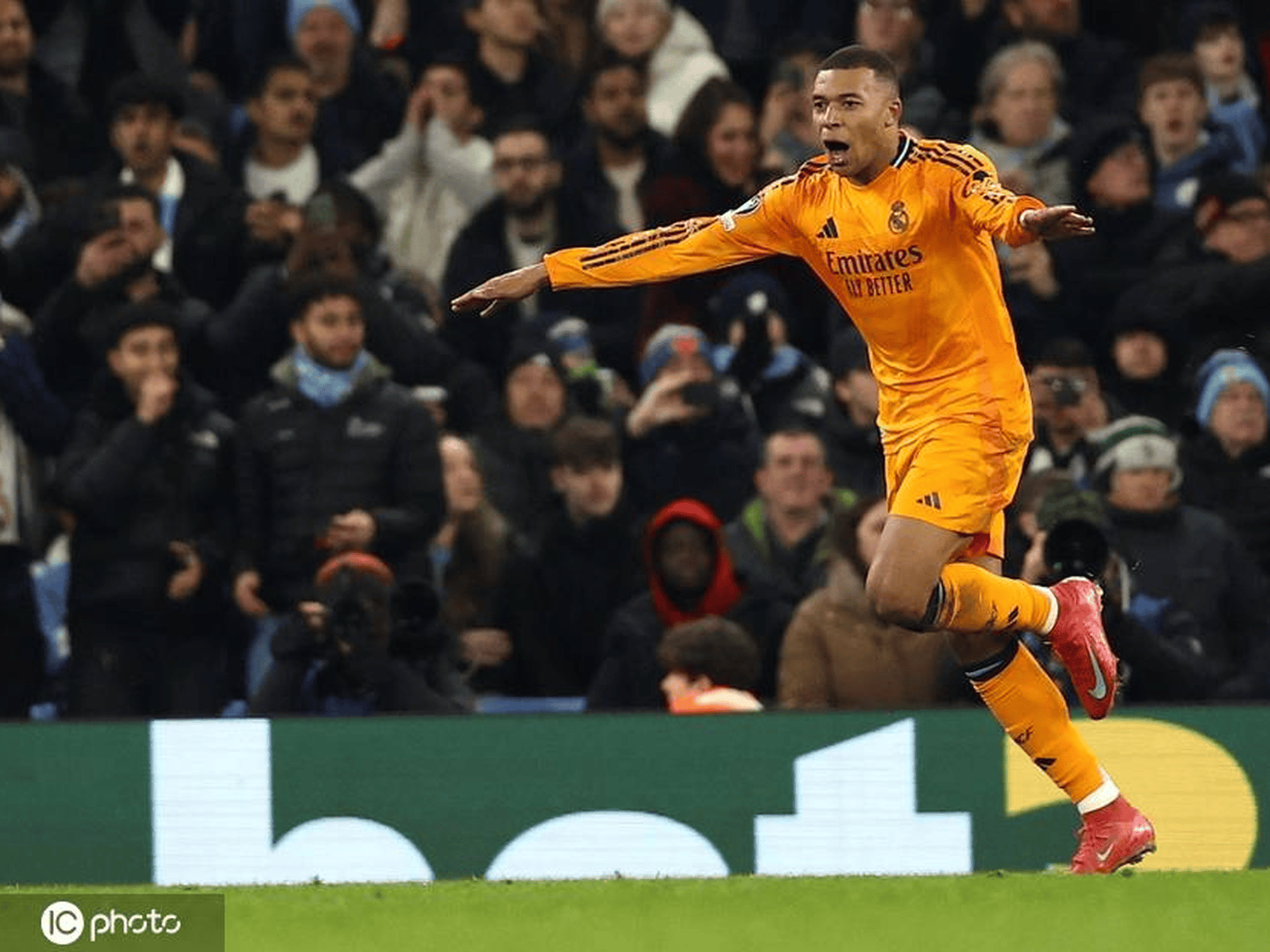 开云体育登录入口 姆巴佩在阿森纳比赛中逆转，惊险取胜引发热议！